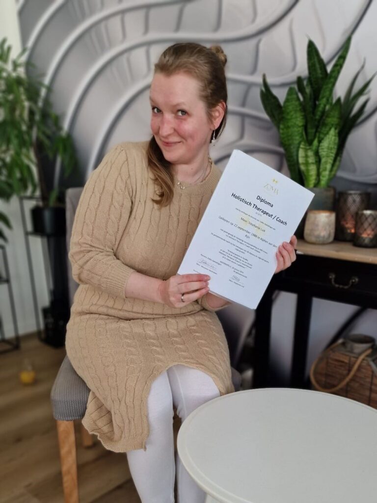 De Energie Buddha - Over mij - Diploma uitreiking Holistisch Therapeut